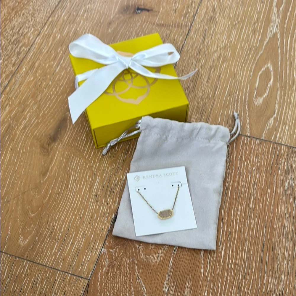 Kendra Scott Elisa Necklace - Picture 1 of 3